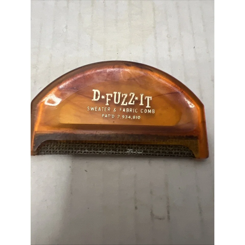 D*Fuzz*It Sweater & Fabric Comb w/Gold Color Holder
